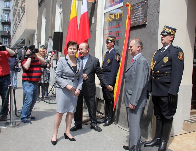 Tablica upamiętniająca ks. Twardowskiego