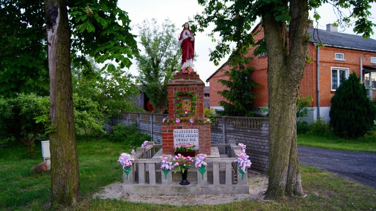 Przydrożne krzyże i figury Chrystusa