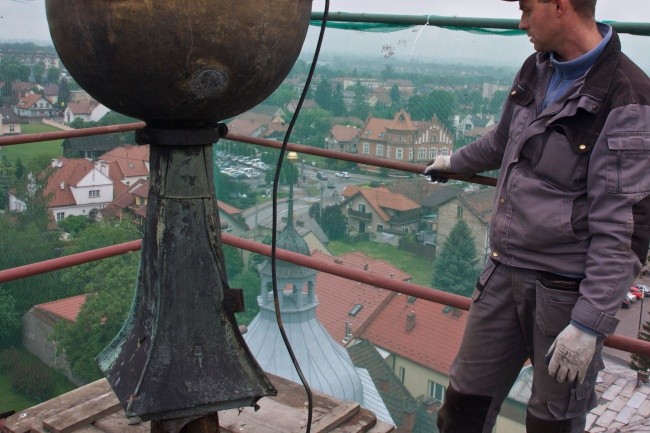 Ostrzelana "kapsuła czasu"