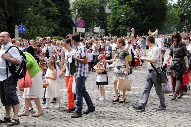 Boże Ciało w Krakowie - procesja z Wawelu na Rynek Główny - cz. 1