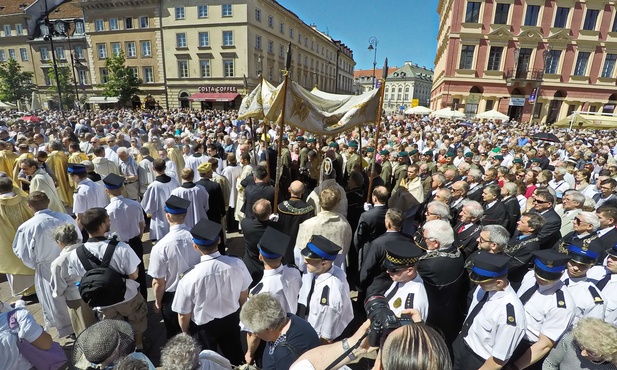 Kard. Nycz: Kościół jest z rodzin