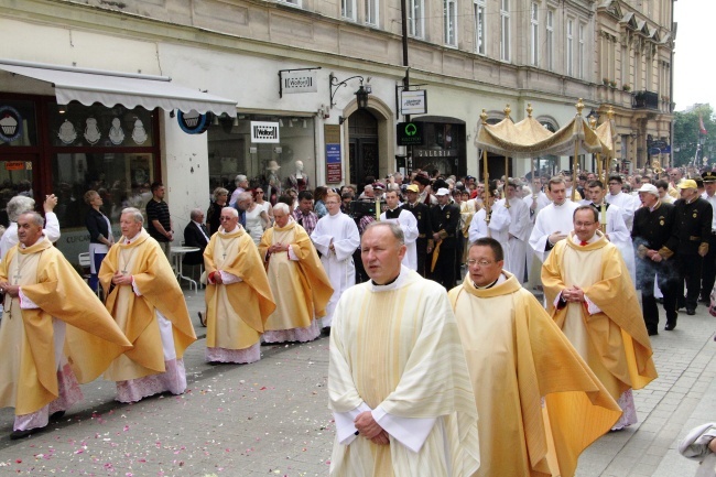 Boże Ciało w Krakowie - procesja z Wawelu na Rynek Główny - cz. 1