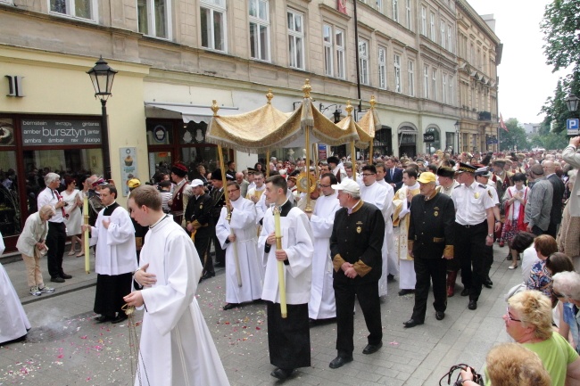 Boże Ciało w Krakowie - procesja z Wawelu na Rynek Główny - cz. 1