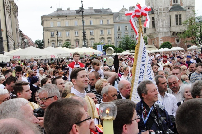 Boże Ciało w Krakowie - procesja z Wawelu na Rynek Główny - cz. 2