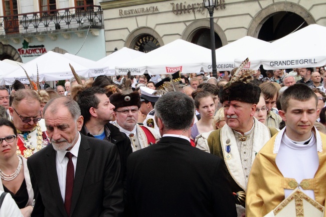 Boże Ciało w Krakowie - procesja z Wawelu na Rynek Główny - cz. 2