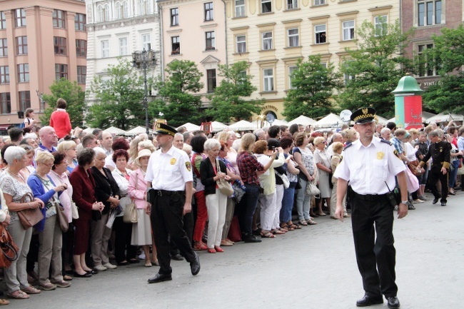 Boże Ciało w Krakowie - procesja z Wawelu na Rynek Główny - cz. 2