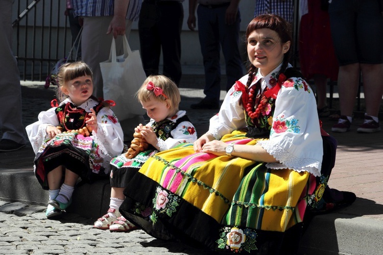 Procesja Bożego Ciała w Łowiczu, cz. II