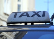 Kontrole mają wyłapać kierowców podszywających się pod licencjonowane taksówki