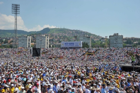 Msza św. na stadionie Koševo 