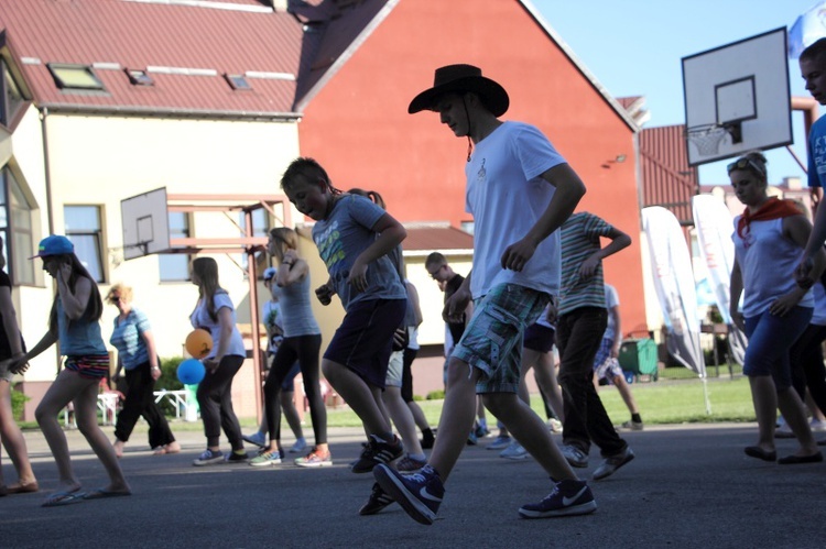 Taneczna zabawa u salezjanów