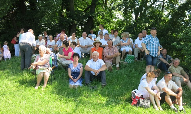 Kaplicówka: gromadzą się wierni