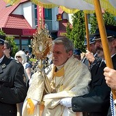  Procesję poprowadził bp K. Nitkiewicz 