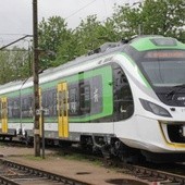 Nowe pociągi wożą już pasażerów na trasie Skierniewice-Warszawa