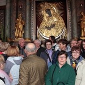 Dla wielu pielgrzymów z Rzeczycy niezapomnianym przeżyciem była modlitwa w Ostrej Bramie