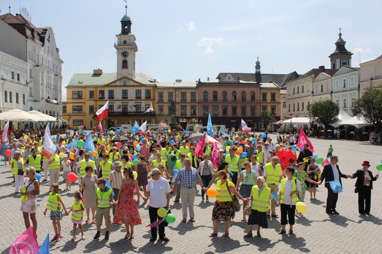 Rodzinny polonez na Marszu dla Życia i Rodziny