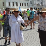 Rodzinny polonez na Marszu dla Życia i Rodziny