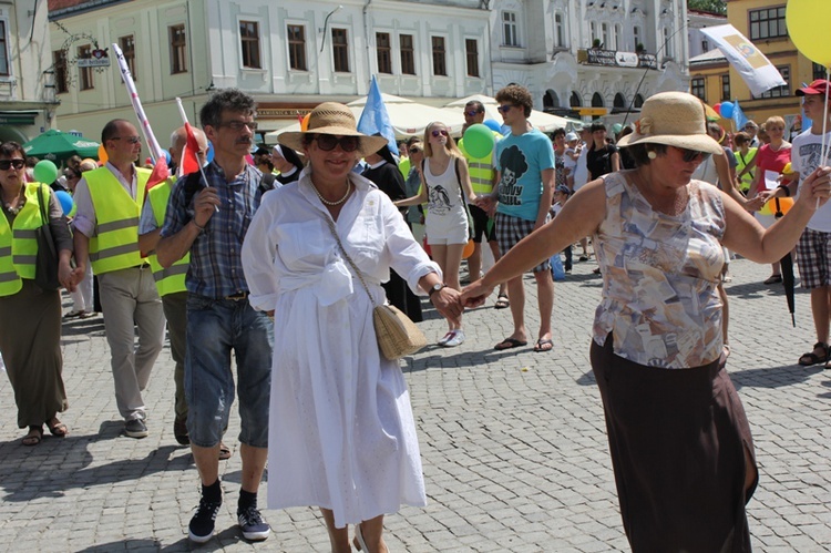 Rodzinny polonez na Marszu dla Życia i Rodziny