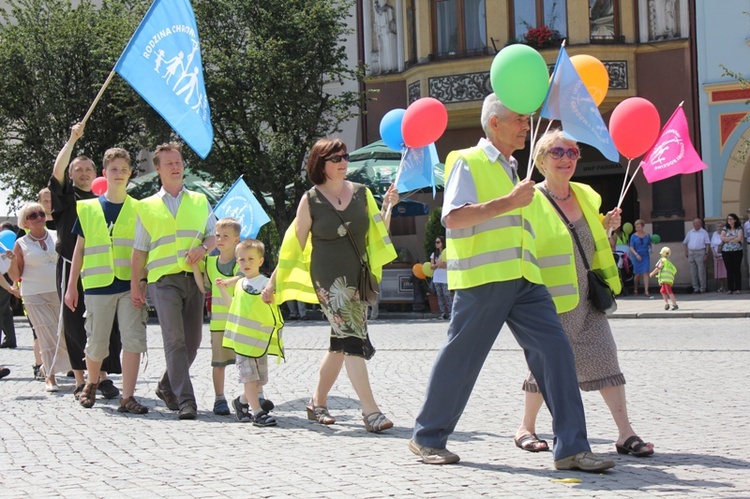 Rodzinny polonez na Marszu dla Życia i Rodziny