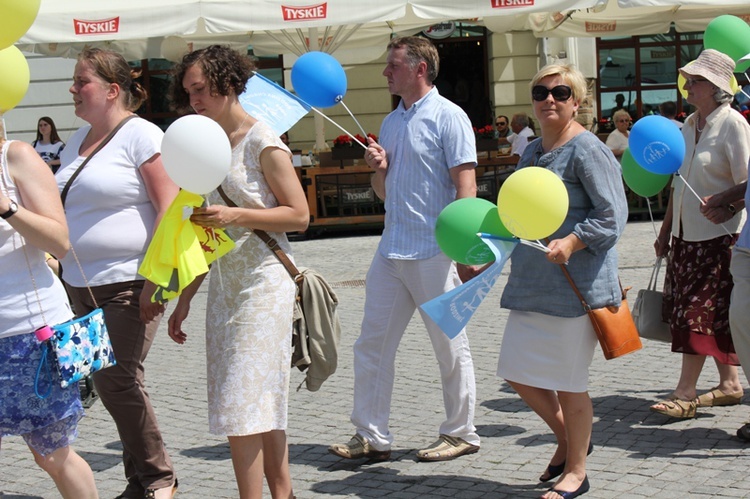 Rodzinny polonez na Marszu dla Życia i Rodziny