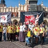 Podczas pobytu Mary Wagner w Polsce jesienią ub. roku fundacja zorganizowała na Rynku Głównym pikietę z jej udziałem