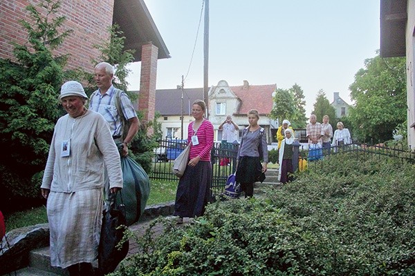  Zdecydowali się na pokonanie kilku tys. kilometrów i wielu miesięcy z dala od swoich rodzin. Stawką tej podróży jest wymodlenie miłosierdzia Bożego dla całego świata i własnych, pokornych intencji