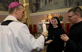 Świeca na turnusie oazowym jest znakiem obecności Chrystusa i znakiem łączności z całym Ruchem Światło-Życie