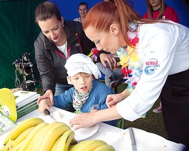 Organizatorzy festynu sprawili Maksowi dodatkową niespodziankę, zapraszając Marietę Marecką, razem z którą chłopiec przyrządzał specjalną potrawę