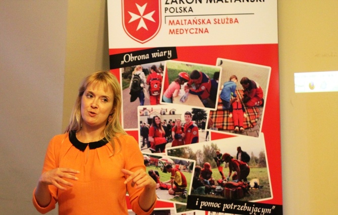 Dr Ewa Piekarska z Polskiej Misji Medycznej z maltańczykami