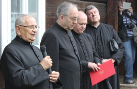 Wśród wspominających bpa Jana Pietraszkę byl także ks. prałat Stanisław Jasek, emerytowany proboszcz z Buczkowic