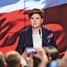 Beata Maria Szydło jest kandydatką PiS na premiera i wiceprezesem tego ugrupowania. Przez 7 lat była burmistrzem gminy Brzeszcze. Ukończyła studia w Katedrze Etnografii na Wydziale Filozoficzno--Historycznym UJ, a także studia podyplomowe w Szkole Głównej Handlowej w Warszawie i w Akademii Ekonomicznej w Krakowie. Ma męża i dwóch synów.