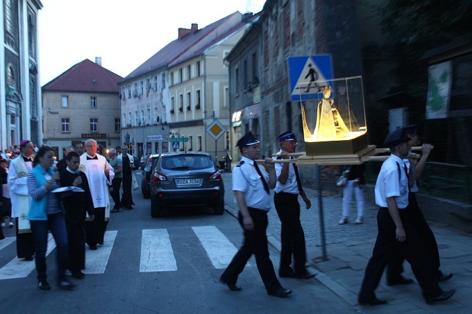 Procesja rózańcowa w Bardzie