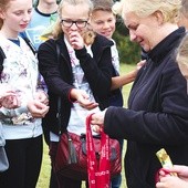  Młodzi współpracownicy Caritas pomagają w swoich środowiskach