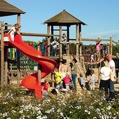  Najmłodsi wakacje mogą spędzić na jednym z trójmiejskich placów zabaw. Ten w parku Reagana cieszy się dużą popularnością 