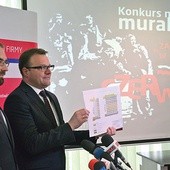  Mateusz Tyczyński (z lewej) i Radosław Witkowski zachęcają do udziału w konkursie