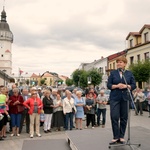 Beata Szydło na Rynku Wielkim w Szydłowcu