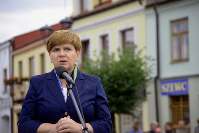 Beata Szydło na Rynku Wielkim w Szydłowcu