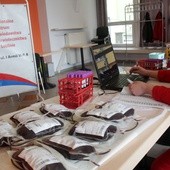 Każdy dawca otrzymuje osiem czekolad za jednorazowe oddanie krwi