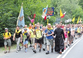 Kaszubska słynie z tempa sięgającego nawet 8 km/h.  Kiedy – w swoich początkach – dołączała do pomorskiej, niejednokrotnie zdarzało się, że podczas marszu wyprzedzała inne grupy