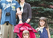  Rodzina Szewczyków rusza na Pielgrzymkę Rybnicką po powrocie z emigracji w 2012 r.