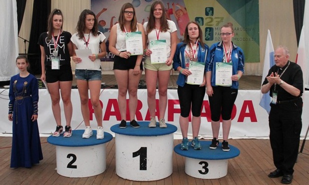 Olga Jaron i Angelika Toporek stanęły na podium na drugim miejscu (piłka plażowa)