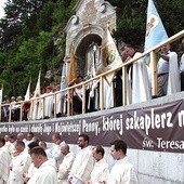  Na Mszy św. obecne były poczty sztandarowe bractw z całej Polski