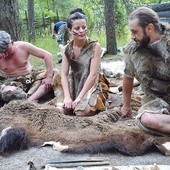 Odtworzony obóz ludów  z okresu neolitu