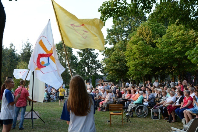 Wieczór Uwielbienia w sanktuarium św. Anny