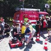  Dokupione wyposażenie samochodu jest wystarczające, ale najpierw  trzeba je szybko dowieźć na miejsce wypadku