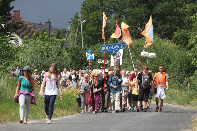 Pierwsza Eucharystia na trawie