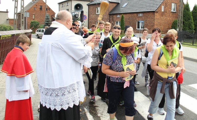 70. Pielgrzymka Rybnicka - dzień pierwszy - w drodze