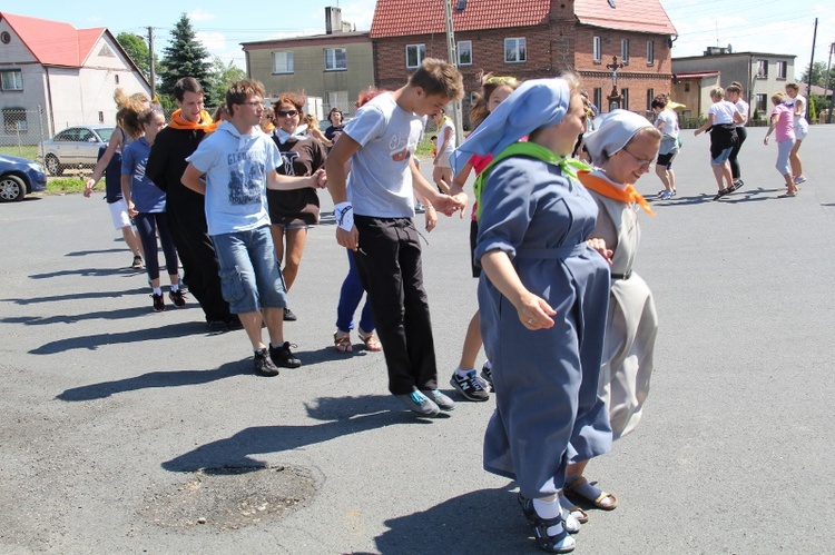 70. Pielgrzymka Rybnicka - dzień drugi - w tańcu