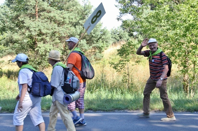 70. Pielgrzymka Rybnicka - dzień drugi - w drodze