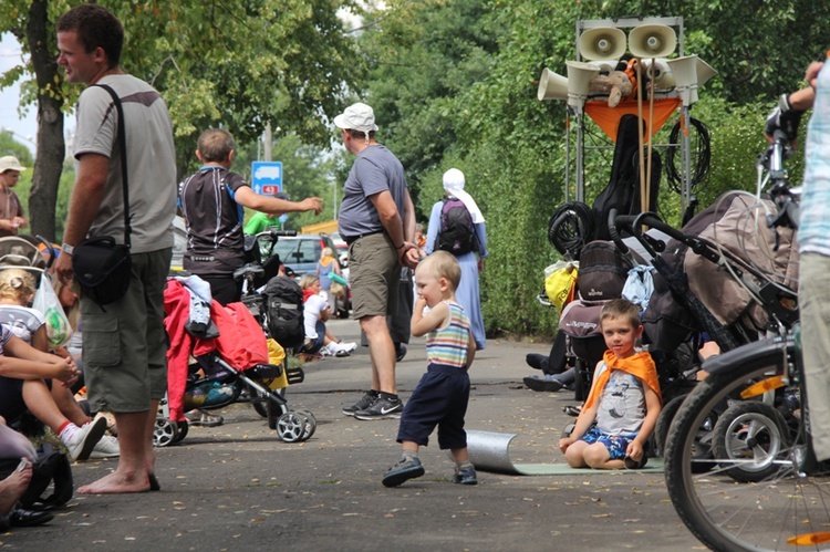 70. Pielgrzymka Rybnicka - dzień czwarty - w drodze