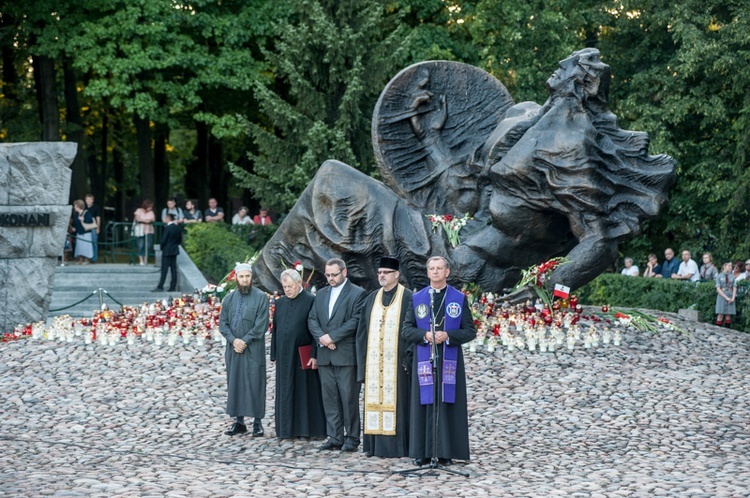 Msza św. na  Cmentarzu Powstańców Warszawy